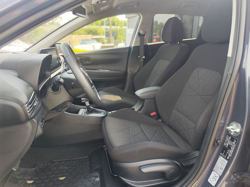 Hyundai Bayon 1.0 T-GDI/74kW DCT Smart Clima - fotka 13 z 26