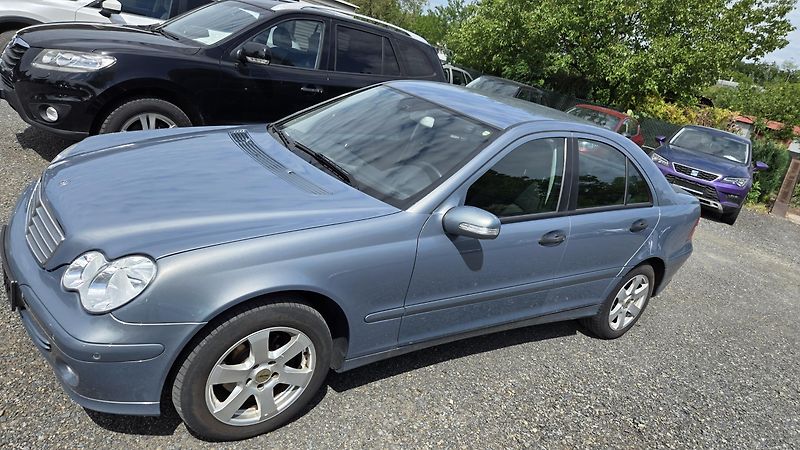 Mercedes-Benz Třídy C MERCEDES BENZ C180 AVANTGARDE - fotka 3 z 29