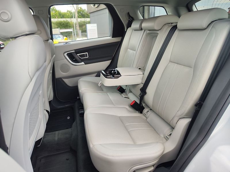 Land Rover Discovery Sport 2.0 TD4 HSE/132kW Servisováno - fotka 12 z 33