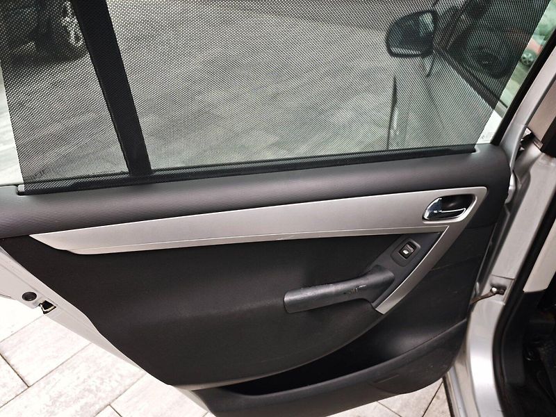 Citroën Grand C4 Picasso (2009) 1,6 TDI 80 KW 7Míst - fotka 11 z 32