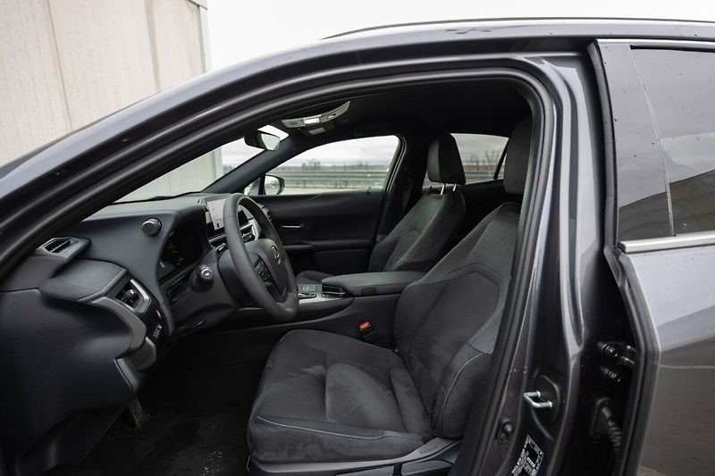 Lexus UX 300h 300H 2,0 HEV BUSINESS TECH - fotka 11 z 30