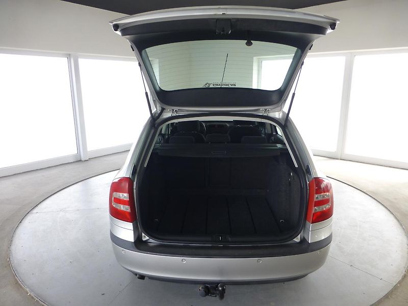 Škoda Octavia (2006) 1,6I-75KW**KLIMA**ALU****TAŽNÉ - fotka 21 z 27