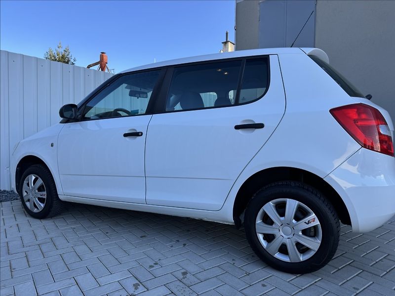Škoda Fabia 1,4 i 16V 63kW DPH 1.maj ČR - fotka 18 z 47