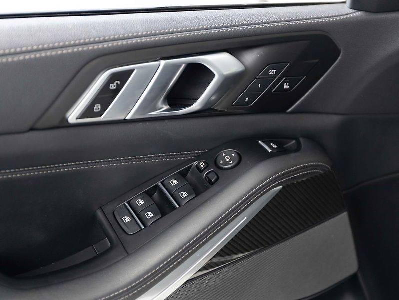 BMW X5 xDrive40i - fotka 17 z 23