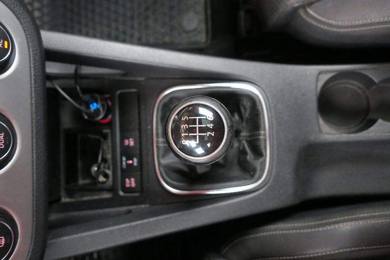 Volkswagen Scirocco (2009) 2,0TDI SPORT Panorama Bi-Xenon - fotka 34 z 44