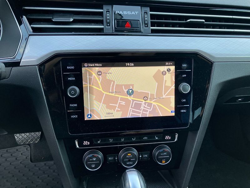 Volkswagen Passat Variant (2020) 2.0TDI 110kW DSG EL.TZ,NAVI - fotka 23 z 28