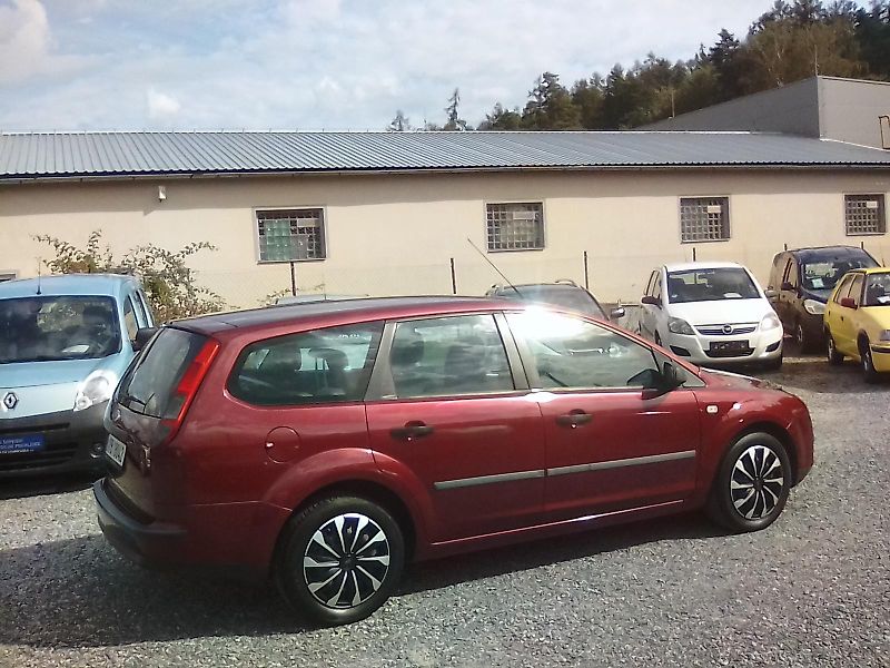 Ford Focus (2005) 2.0i 16V combi, 2majitel - fotka 3 z 30