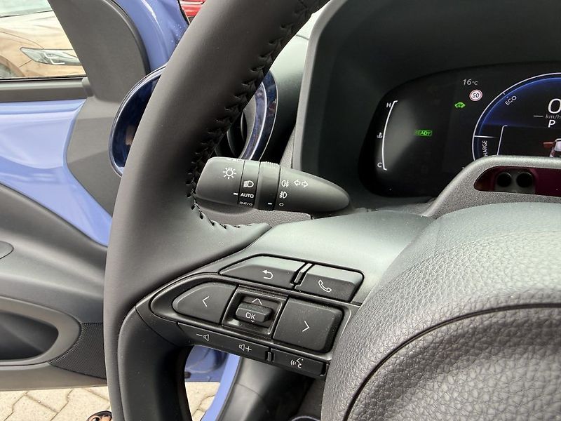 Toyota Aygo 1.5 Hybrid Executive - fotka 18 z 24