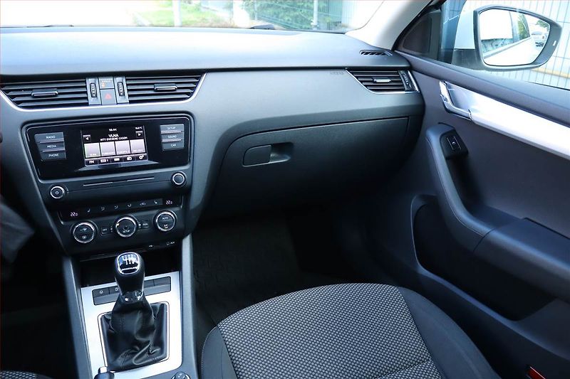 Škoda Octavia (2015) 1.6 TDI, Tempomat - fotka 8 z 21