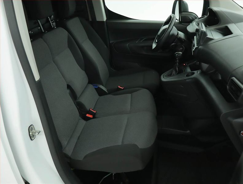 Peugeot Partner (2023) Maxi 1.5 BlueHDi, 3Místa, ČR - fotka 9 z 16