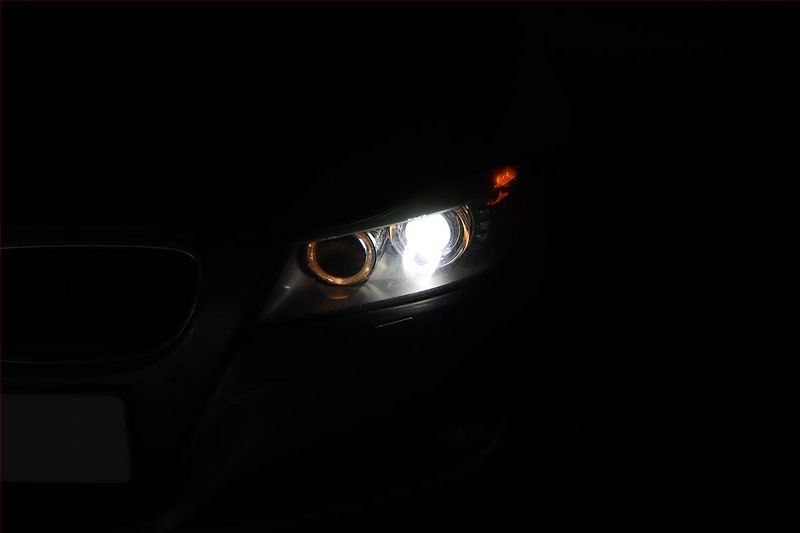 BMW Řada 3 (2010) 320 d xDrive, 4X4, Automat - fotka 24 z 24