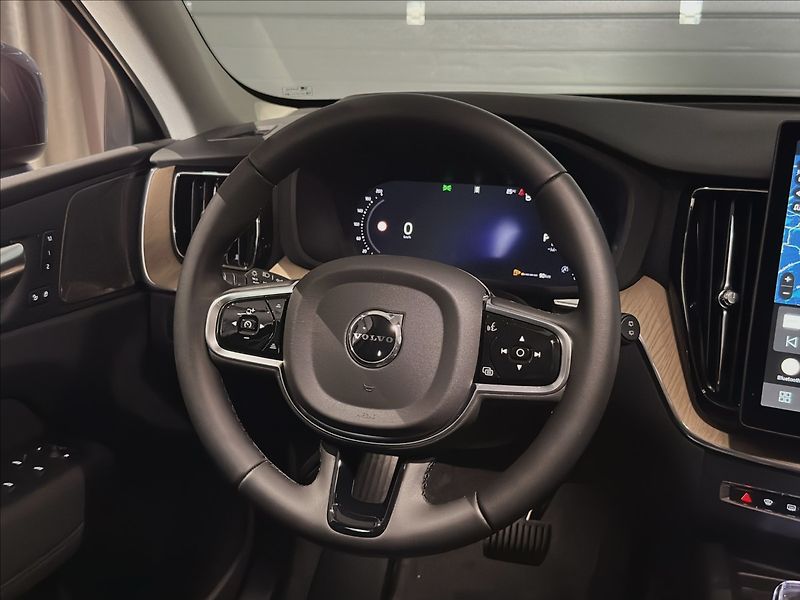 Volvo XC60 (2026) 2,0 B5  Plus Dark - fotka 21 z 30