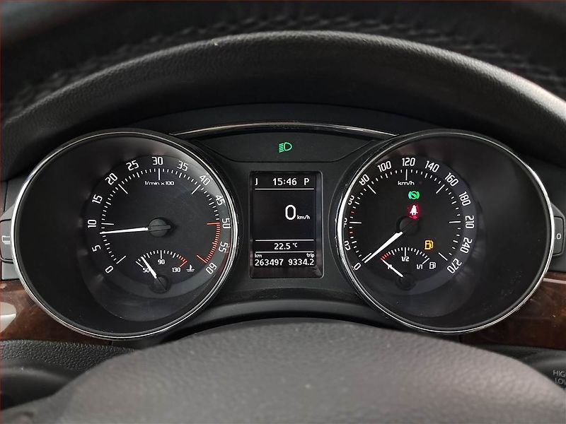 Škoda Superb (2014) 2.0 TDI, Automat, Kůže - fotka 11 z 23