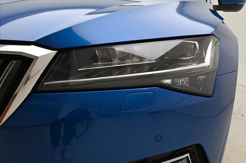 Škoda Superb 2,0 TDI 110 kW DSG Style Záruk - fotka 29 z 31
