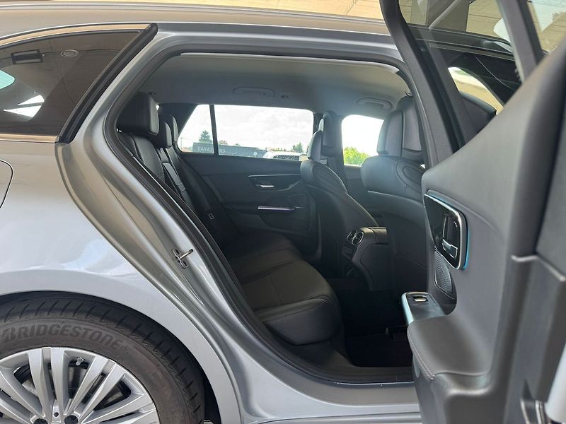 Mercedes-Benz Třídy C 220 d 4MATIC kombi - fotka 17 z 20