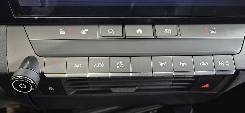 Opel Astra Edition HB 1.2 TURBO (96kW/130 - fotka 19 z 32
