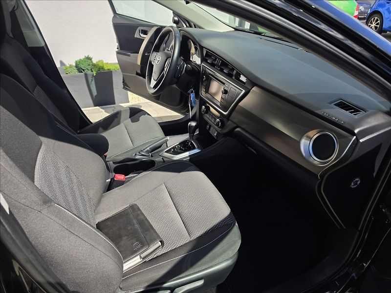 Toyota Auris 1,6 97 KW Automat kamera navi - fotka 29 z 44