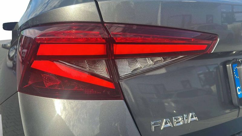 Škoda Fabia Selection 1,0 TSI 70kW MT5/Z66 - fotka 24 z 25
