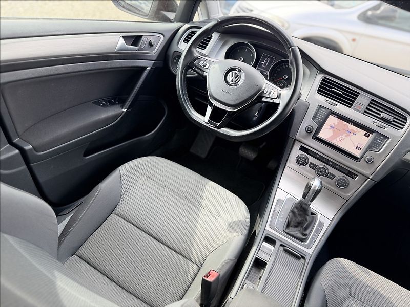 Volkswagen Golf 1,6 TDI 81kW DSG NAVI - fotka 21 z 27