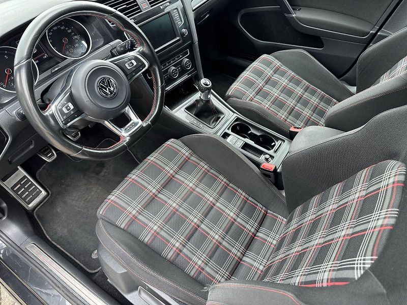 Volkswagen Golf (2016) 2.0 TSI GTI - fotka 7 z 28
