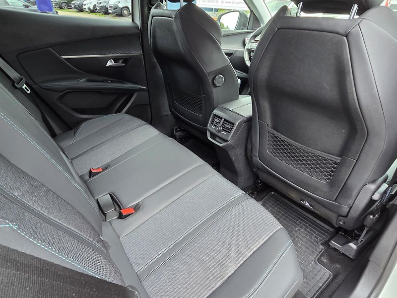 Peugeot 3008 (2023) 1.5 BHDi 130 ALLURE MAN6 - fotka 11 z 27
