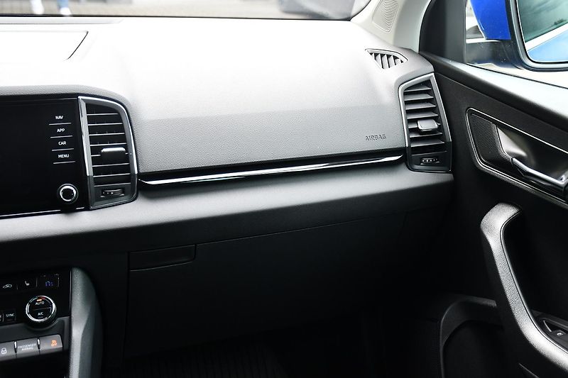 Škoda Karoq 1.6TDi STYLE TAŽNÉ 2xPNEU ČR - fotka 8 z 37