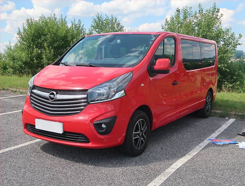 Opel Vivaro (2015) 1.6 CDTI, Bus, 9Míst, ČR - fotka 2 z 17
