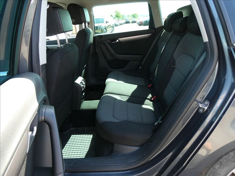 Volkswagen Passat 2,0 TDi 103kW 4MOTION,serviska - fotka 14 z 39