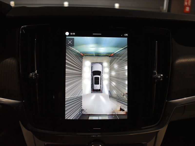 Volvo V90 2,0 B5 AWD Ultimate Pano,BLIS - fotka 21 z 30