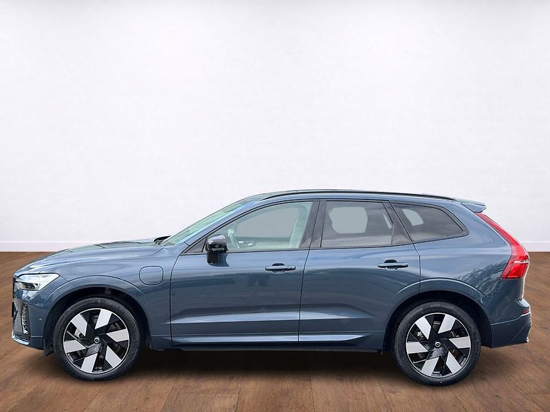 Volvo XC60 PLUS T6 AWD PHEV ACC,BLIS - fotka 2 z 21