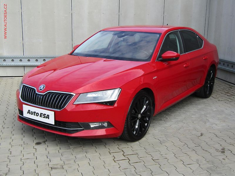 Škoda Superb (2018) 2.0 TDi, ČR, L&K, DSG, kůže - fotka 3 z 17