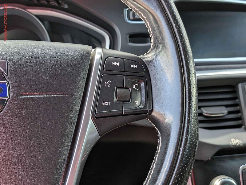 Volvo V40 (2015) 2.0 D2, R-design - fotka 14 z 16