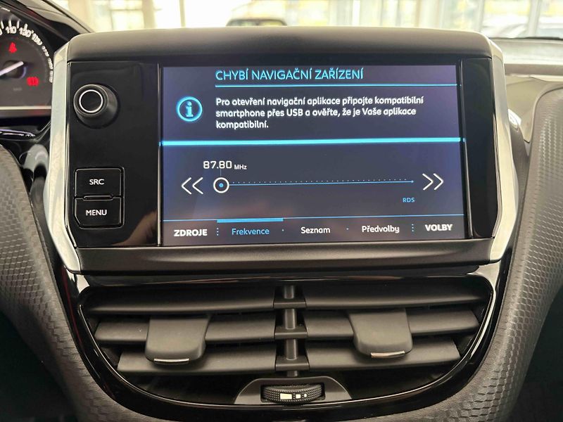 Peugeot 2008 (2018) Allure 1.2 PureTech 130 MAN6 - fotka 8 z 20
