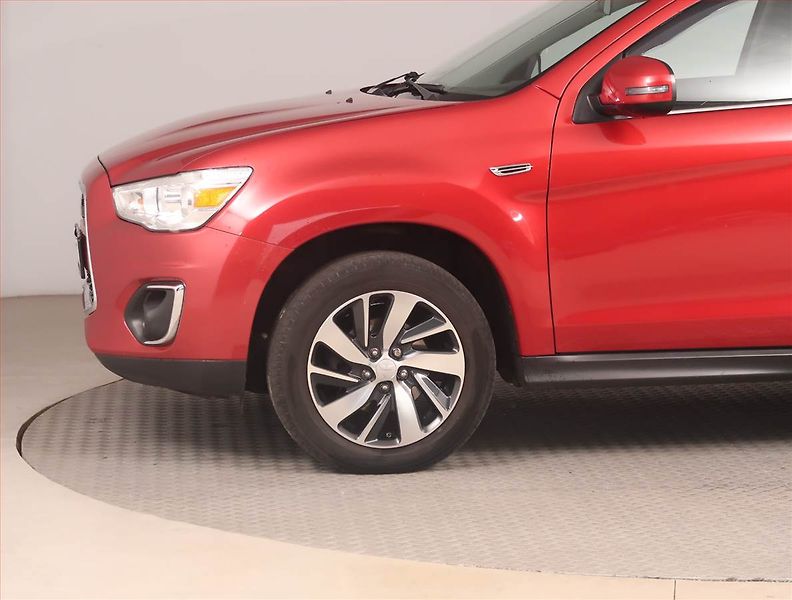 Mitsubishi ASX (2015) Intense 1.8 DI-D MIVEC - fotka 14 z 15