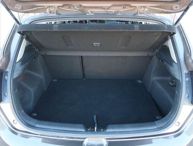 Kia Ceed (2018) Gold 1.6 GDI, Serv.kniha, Navi - fotka 14 z 18