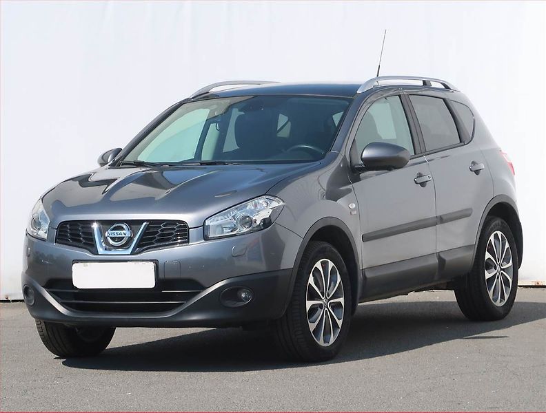 Nissan Qashqai (2013) 2.0, Automat, ČR,1.maj - fotka 2 z 21