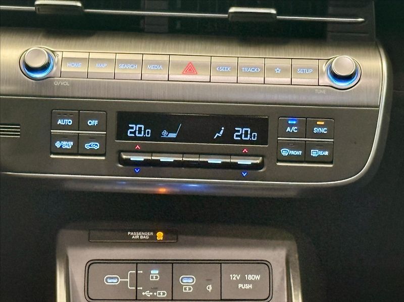 Hyundai Kona EV 65,4kWh CZECH EDITION - fotka 9 z 16
