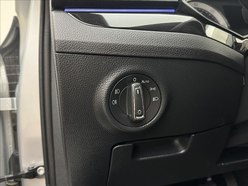 Škoda Superb 2,0 DSG L&K DPH NZ.TOP DCC TZ - fotka 8 z 49