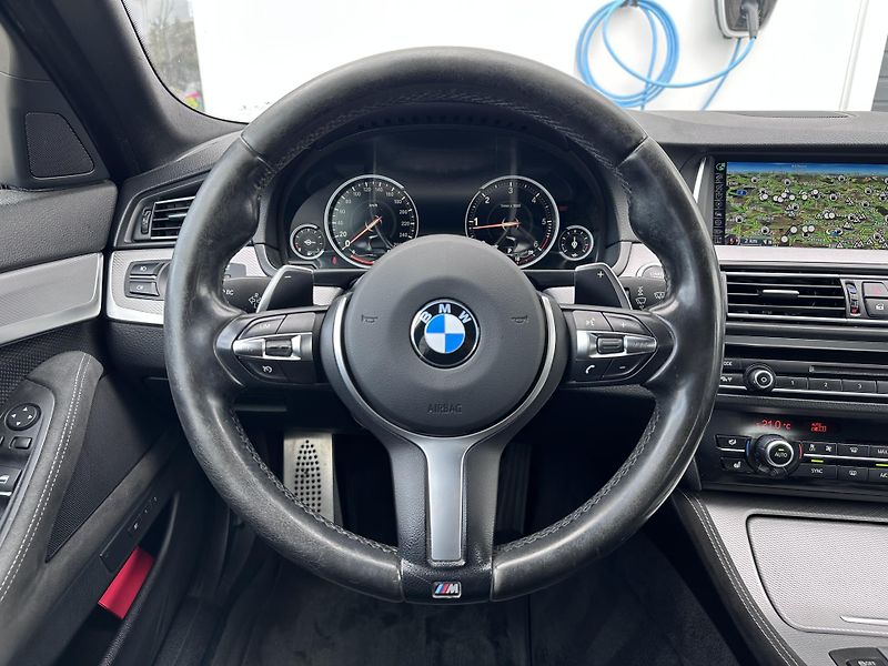 BMW Řada 5 525d xDrive M-Sport Touring - fotka 10 z 19