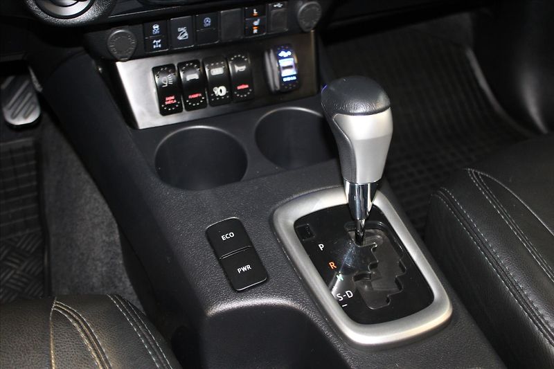 Toyota Hilux 2.8 D4-D DC Expedice/Lov ARB/O - fotka 13 z 36