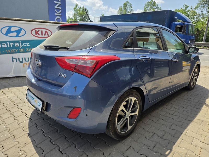 Hyundai i30 1.6-spotřeba cca 5l/100km - fotka 9 z 11