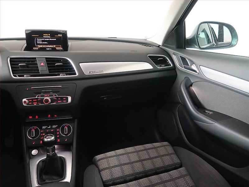 Audi Q3 (2015) 2.0 TDI, 4X4, Navi, Bi-Xenony - fotka 7 z 19