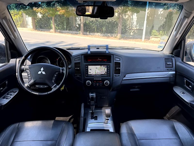 Mitsubishi Pajero 3.2 D-ID 147 kW - fotka 10 z 20