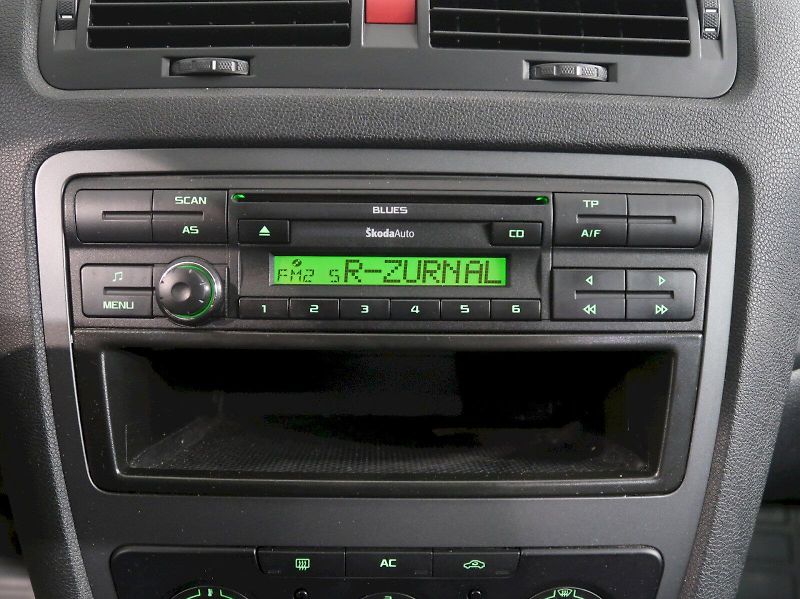 Škoda Octavia (2012) TOUR 1.6MPI 75KW - fotka 18 z 24