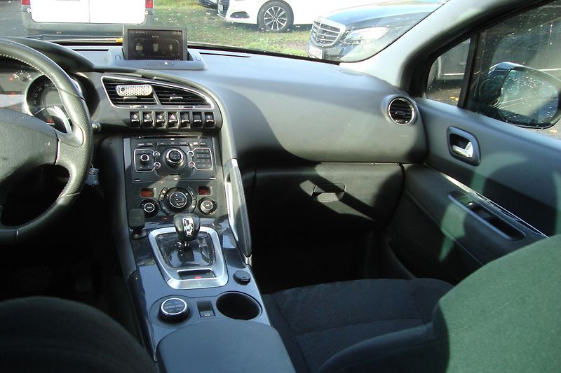 Peugeot 3008 (2013) 1.6HDi,Hybrid 4,AUT,4x4,Panora - fotka 31 z 78
