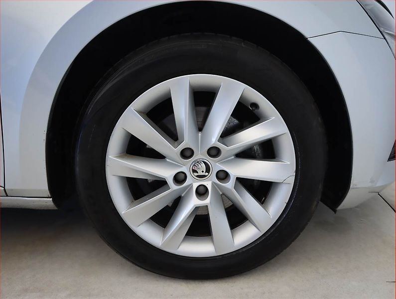 Škoda Superb (2021) Ambition 1.5 TSI, Automat - fotka 15 z 22