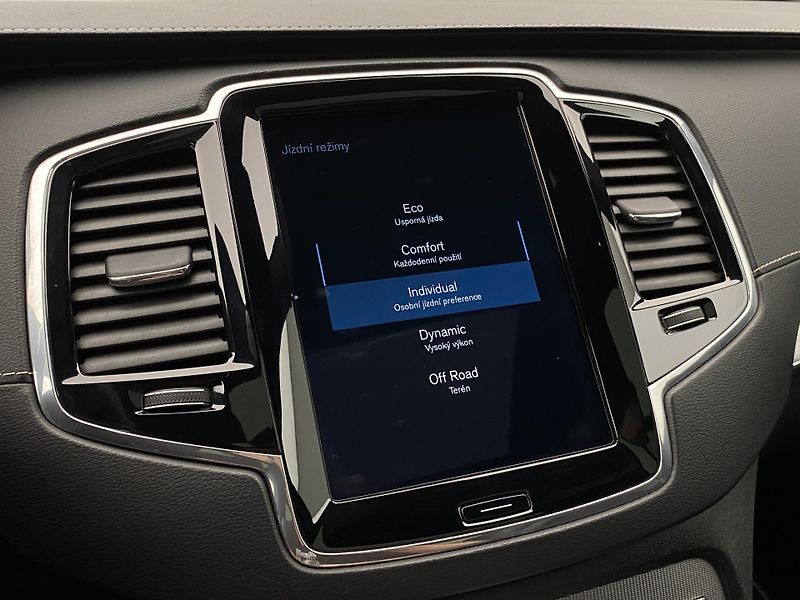 Volvo XC90 B5 AWD R-DESIGN REZERVACE - fotka 45 z 47