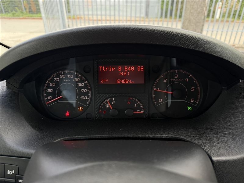 Fiat Ducato 2.3 L3H2 9 Míst - fotka 12 z 17