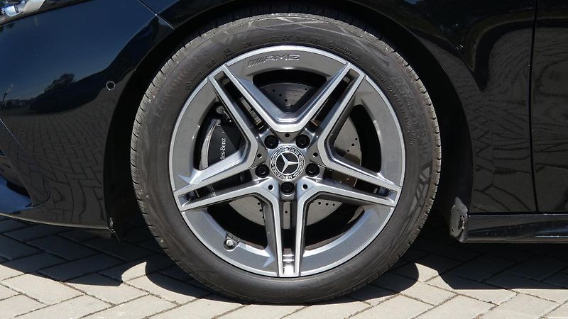 Mercedes-Benz Třídy A 220d DCT - fotka 21 z 22
