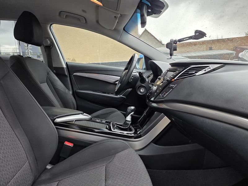 Hyundai i40 1.7-NÍZKÉ KM-AUT.KLIMA-ALU - fotka 16 z 19